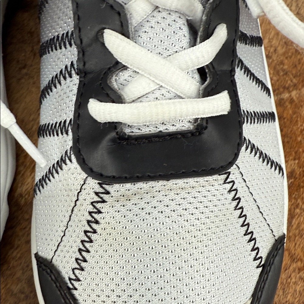 Vionic Women's Gray, Black & White Casual Sneakers - Picture 5 of 15